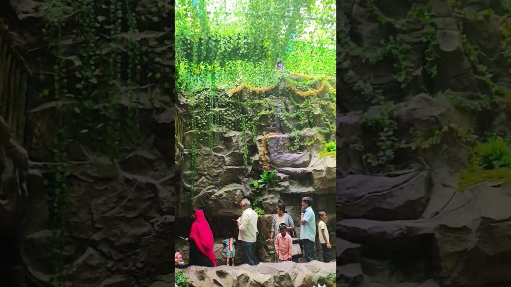 Paradise-Aquarium-Bengaluru-Artificial-waterfalls-Mermaid-show