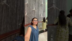 Beautiful-waterfall-and-aquarium-at-Dubai-Mall-goviral